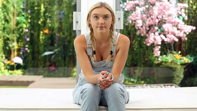 Net Girl: Molly – OMG The Latest NG