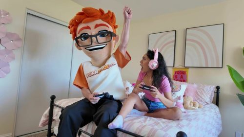 Porn Dude Casting – Gamer Girl Sarah Lace Grinds with Porn Dude