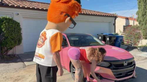 Porn Dude Casting – Porn Dude Peeks Under Avalon Mira’s Hood